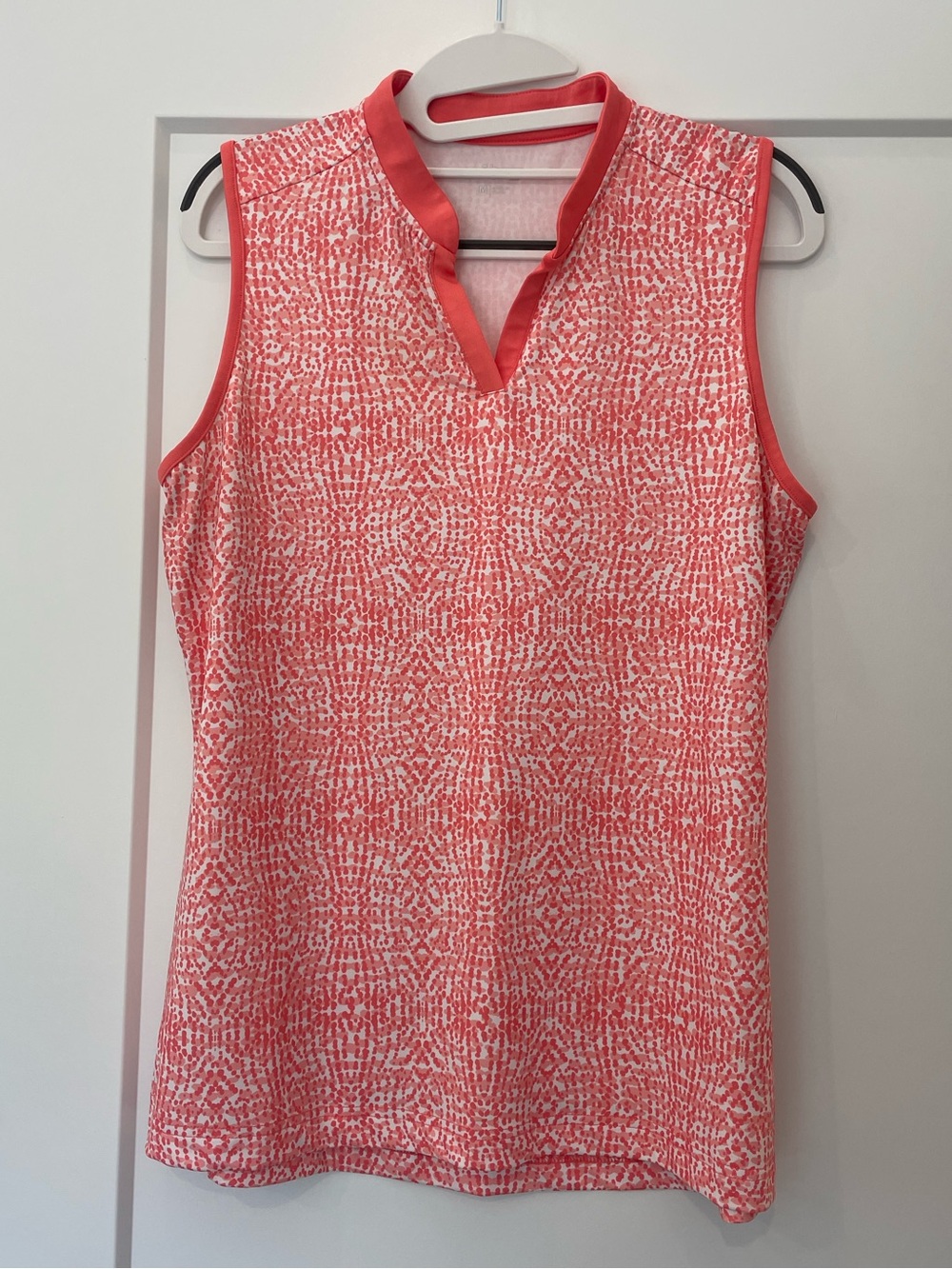 bcg Coral and White Patterned V-Neck Printed Athletic Top Medium